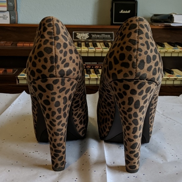 Mossimo Leopard Mary Jane heels - Picture 3 of 5